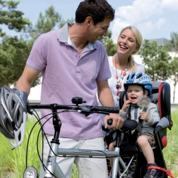 Sănătate prin mişcare! Părinţii şi piticii constănţeni, la plimbare cu bicicleta