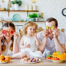 O alimentaţie sănătoasă nu înseamnă neapărat fără fast-food. Mâncați ce trebuie!