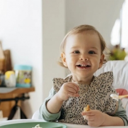 Mare atenţie la alimentaţia copilului mic! Evitaţi pe cât posibil zahărul!