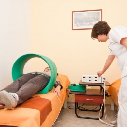 Magnetoterapia, alternativă la acupunctură. La ce folosește terapia