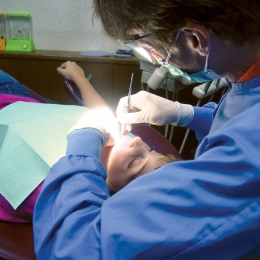 Cursuri gratuite pentru personalul medical dentar din Constanţa