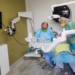 Ghidul chirurgical, soluția avansată în succesul implantului dentar, la M&M Dental Team