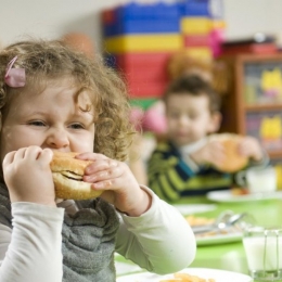 Trei din zece copii cu vârsta de 7-9 ani sunt supraponderali sau suferă de obezitate