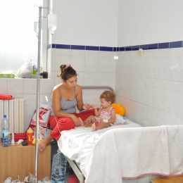 Atenţie la alimentaţia copiilor! Orice greşeală îi poate băga în spital