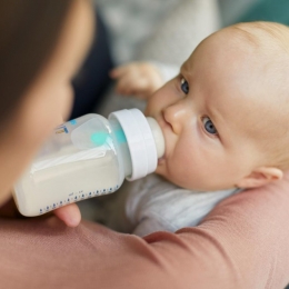 Cât de des este recomandată sterilizarea biberoanelor