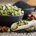 Cardamomul, planta care contribuie la reducerea tensiunii arteriale